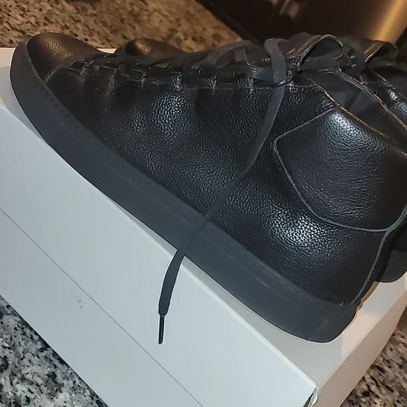 Balenciaga Men's Textured Black Sneakers - Picture 5 of 8